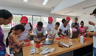 claro y fundacion carvajal