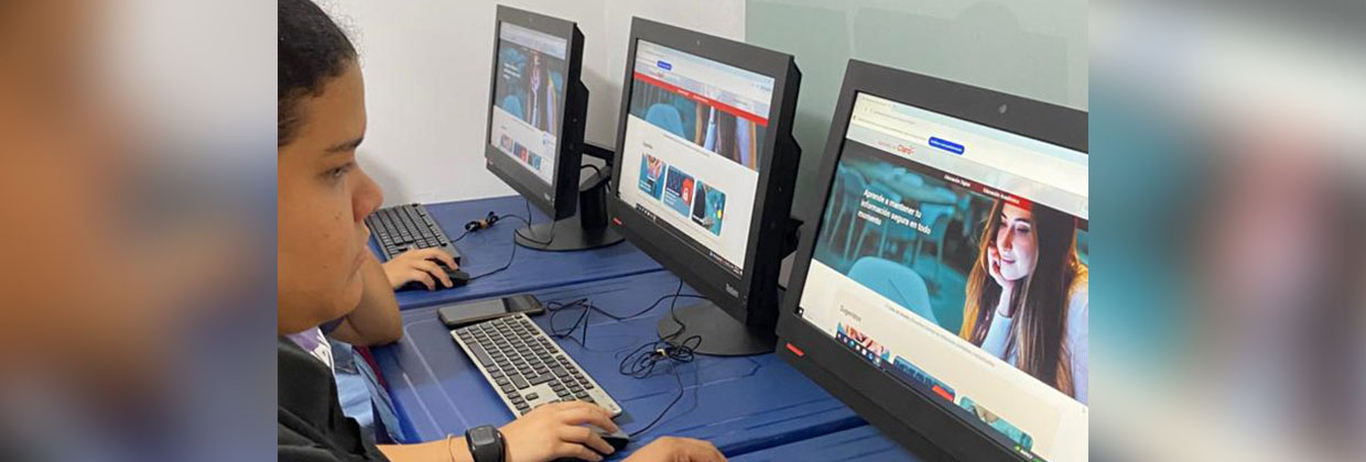 sala de tecnología con computadores para formación digital en comunidades sala de tecnología con computadores para formación digital en comunidades